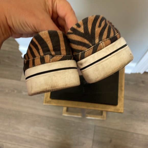 Steve Madden Riga Leopard Print Slip On Sneakers - Picture 6 of 10